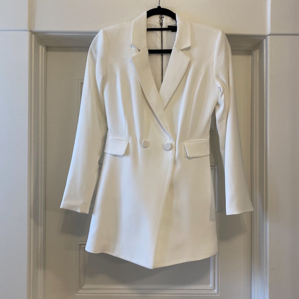 NWT Alice + Olivia Kyrie White Tuxedo Skort Romper - Size 2 - Picture 8 of 13
